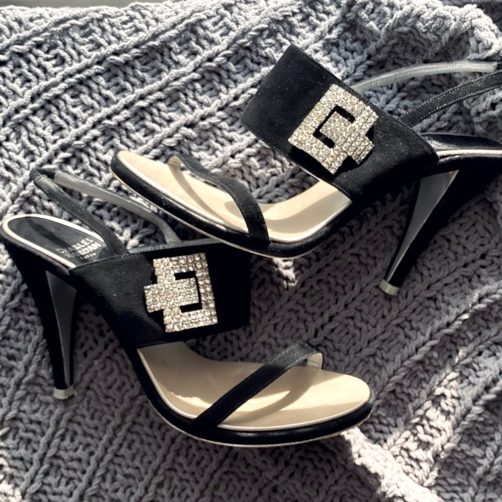 Vintage, Velvet Charles Jourdan Paris Heels!